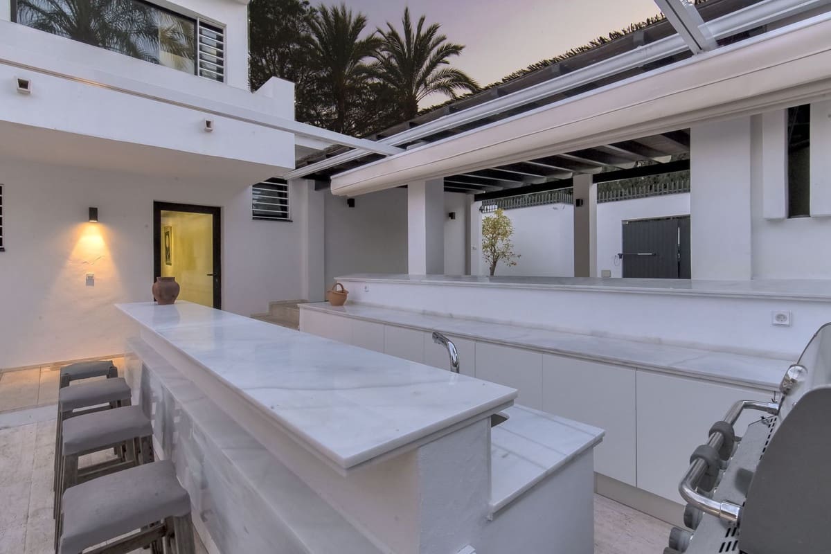 5 slaapkamer Villa voor vakantieverhuur in Nueva Andalucia met zwembad - € 7.000 (Ref: 9920946)