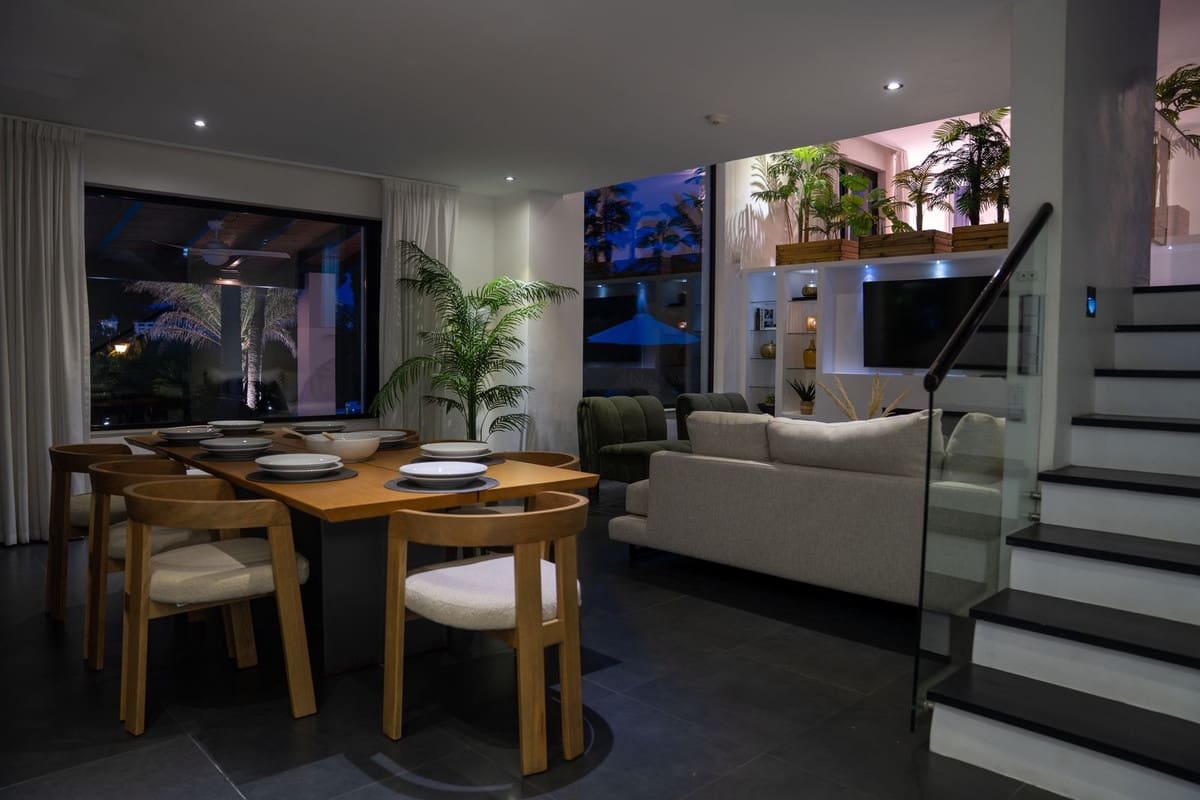 5 slaapkamer Villa voor vakantieverhuur in Nueva Andalucia met zwembad - € 7.000 (Ref: 9920946)