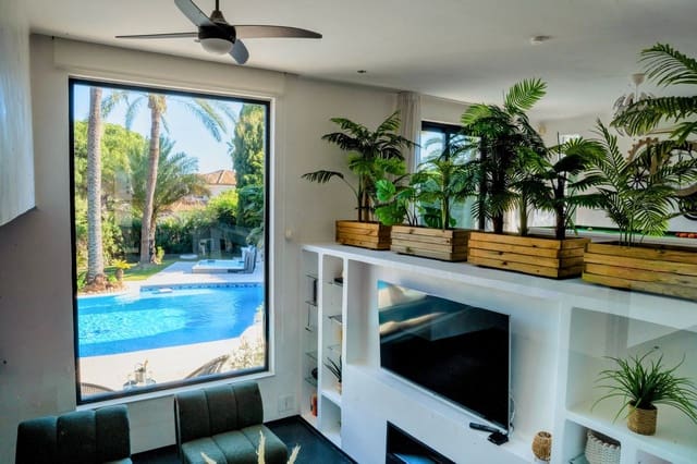 5 slaapkamer Villa voor vakantieverhuur in Las Brisas, Marbella met zwembad - € 7.000 (Ref: 9920946)