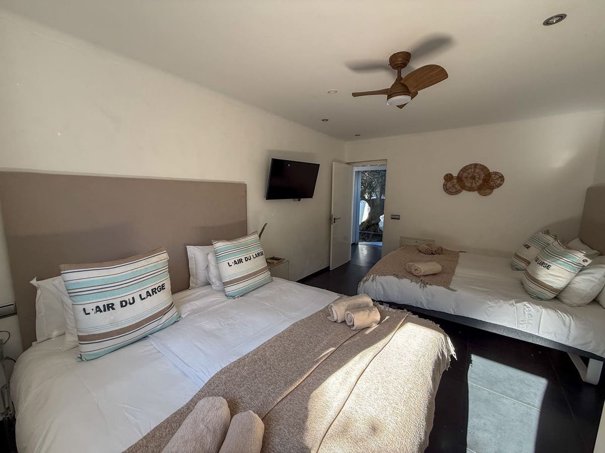 5 slaapkamer Villa voor vakantieverhuur in Nueva Andalucia met zwembad - € 7.000 (Ref: 9920946)