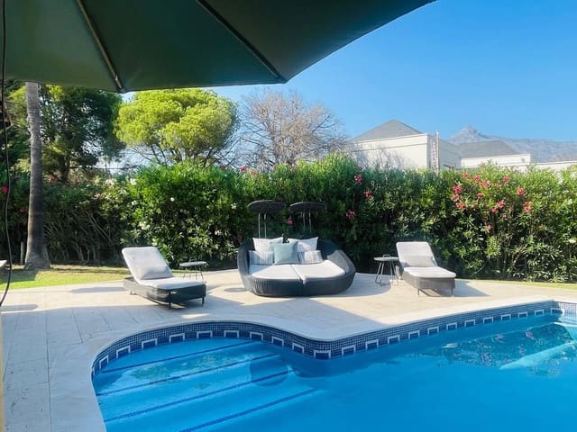 5 slaapkamer Villa voor vakantieverhuur in Las Brisas, Marbella met zwembad - € 7.000 (Ref: 9920946)