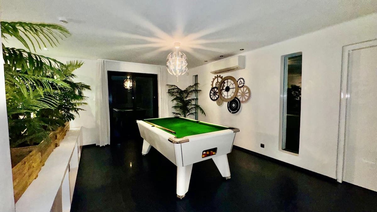 5 slaapkamer Villa voor vakantieverhuur in Nueva Andalucia met zwembad - € 7.000 (Ref: 9920946)