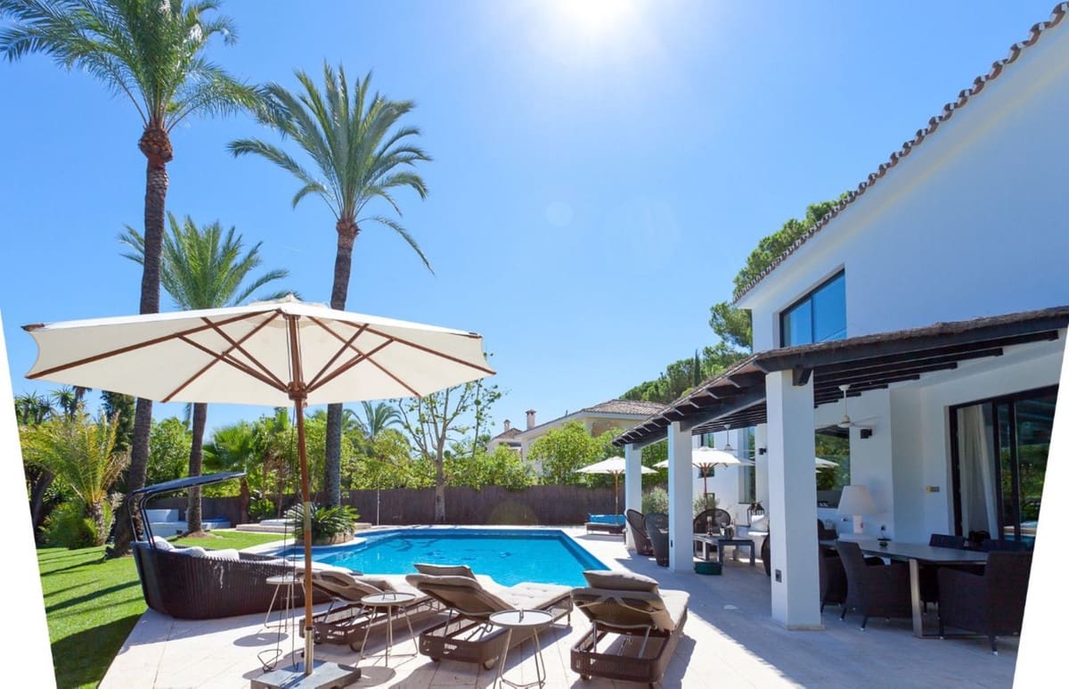5 slaapkamer Villa voor vakantieverhuur in Nueva Andalucia met zwembad - € 7.000 (Ref: 9920946)