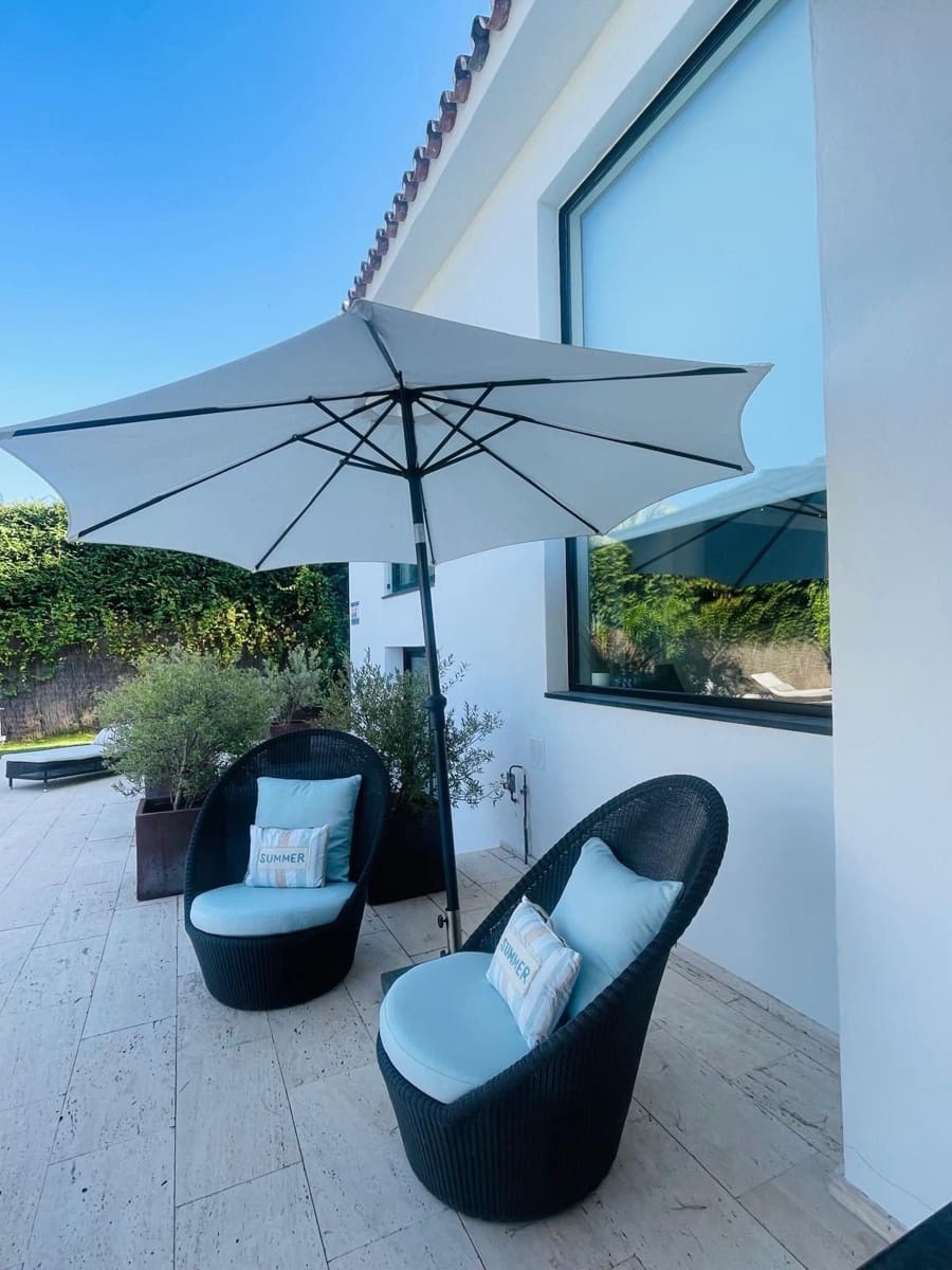 5 slaapkamer Villa voor vakantieverhuur in Nueva Andalucia met zwembad - € 7.000 (Ref: 9920946)