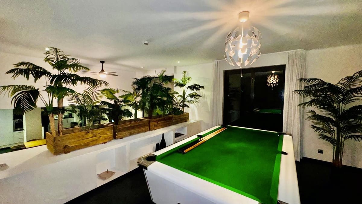 5 slaapkamer Villa voor vakantieverhuur in Nueva Andalucia met zwembad - € 7.000 (Ref: 9920946)