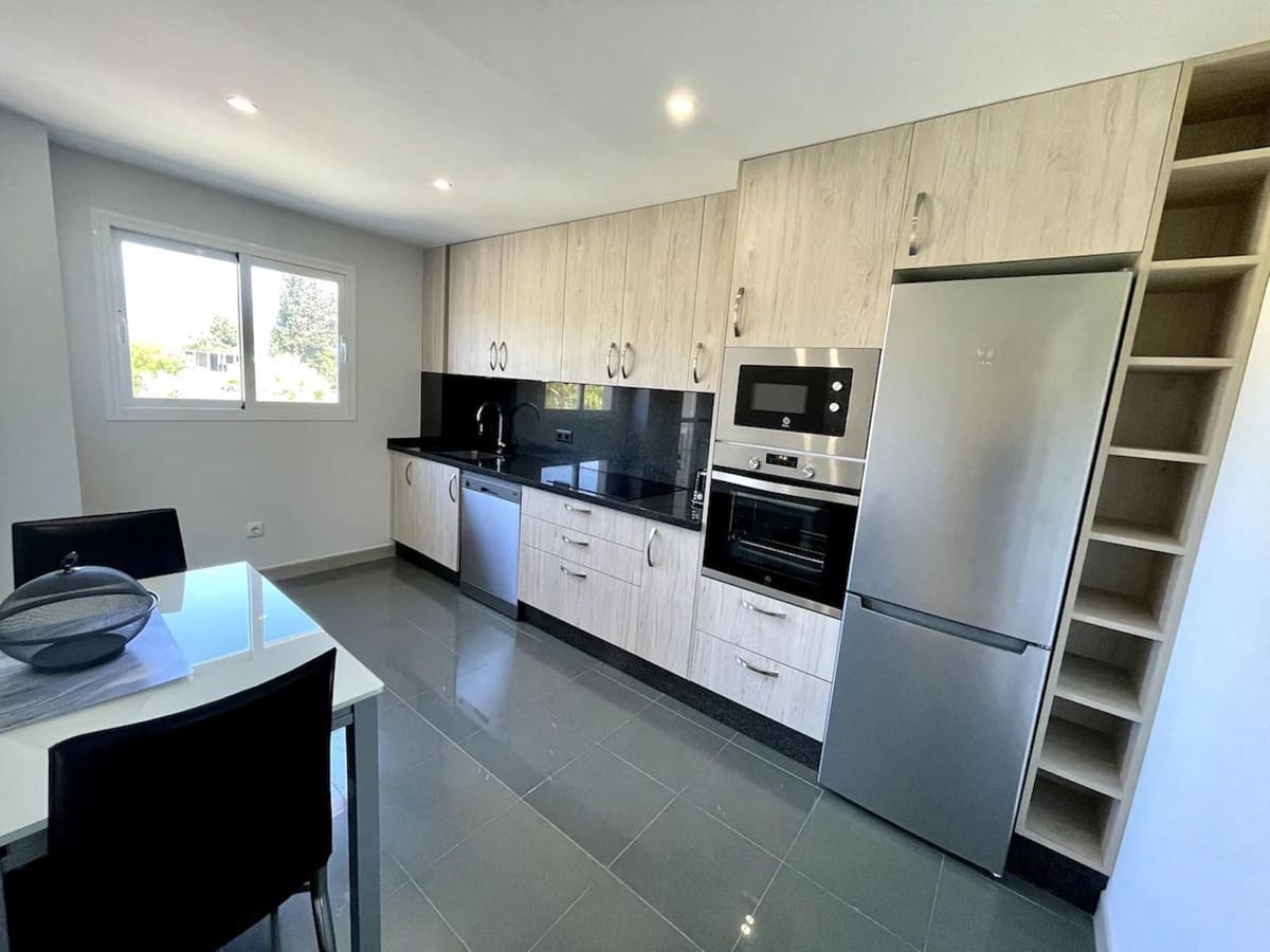 3 slaapkamer Appartement te huur in New Golden Mile met zwembad garage - € 2.000 (Ref: 9920949)