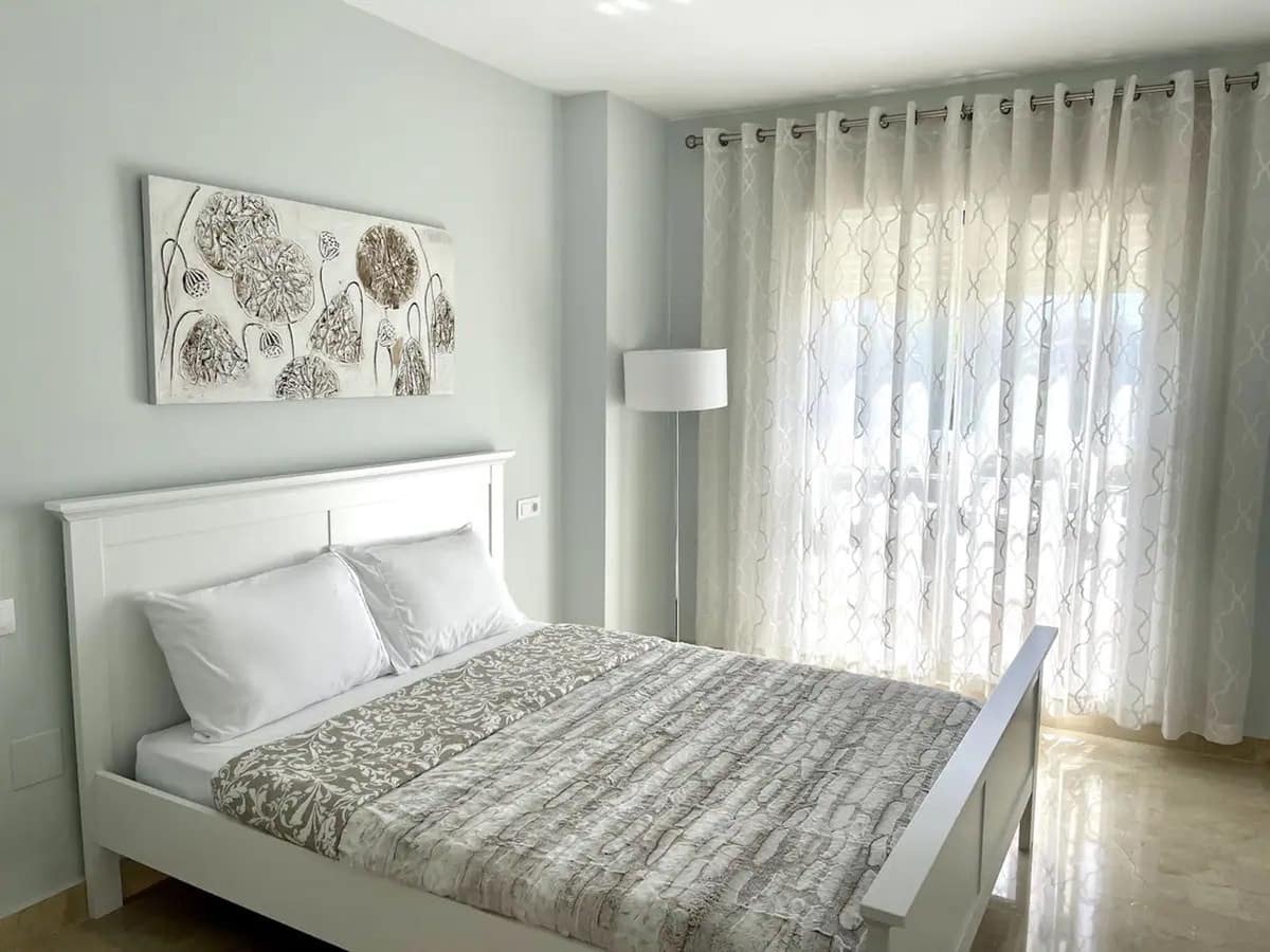 3 slaapkamer Appartement te huur in New Golden Mile met zwembad garage - € 2.000 (Ref: 9920949)