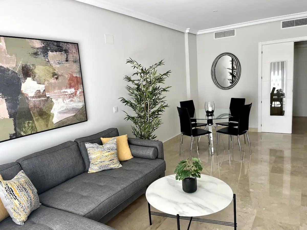 3 slaapkamer Appartement te huur in New Golden Mile met zwembad garage - € 2.000 (Ref: 9920949)