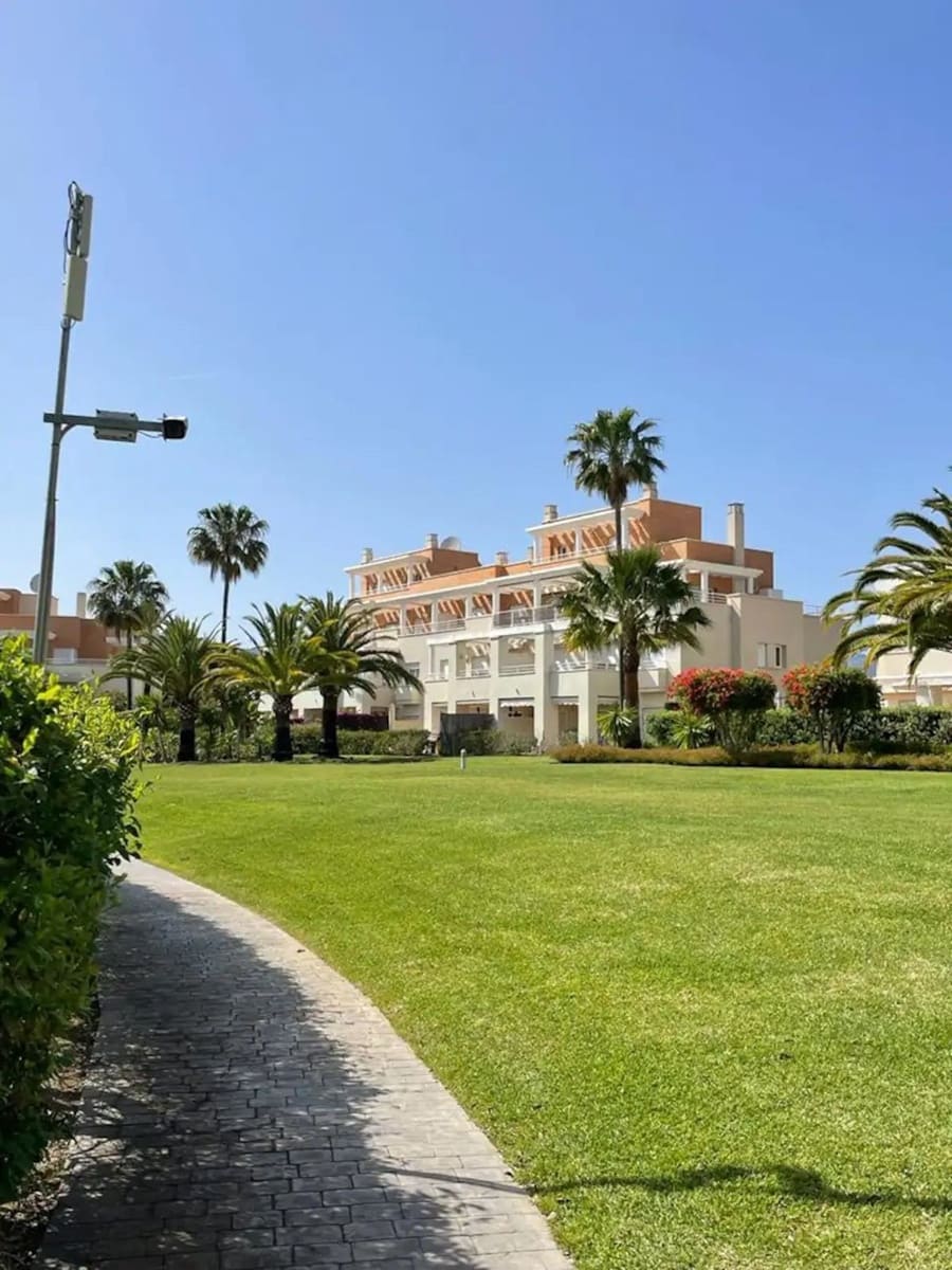 3 slaapkamer Appartement te huur in New Golden Mile met zwembad garage - € 2.000 (Ref: 9920949)