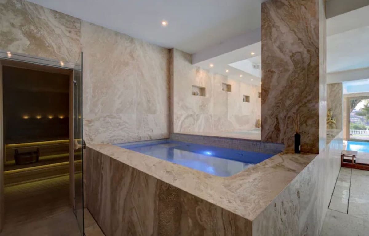 9 slaapkamer Villa voor vakantieverhuur in Benahavis met zwembad garage - € 14.500 (Ref: 9920951)