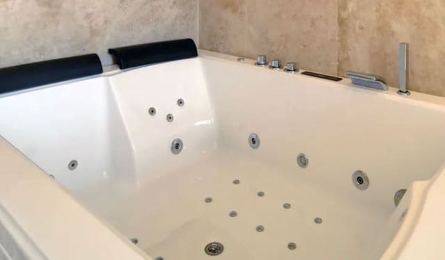 9 slaapkamer Villa voor vakantieverhuur in El Paraíso, Benahavís met zwembad garage - € 14.500 (Ref: 9920951)