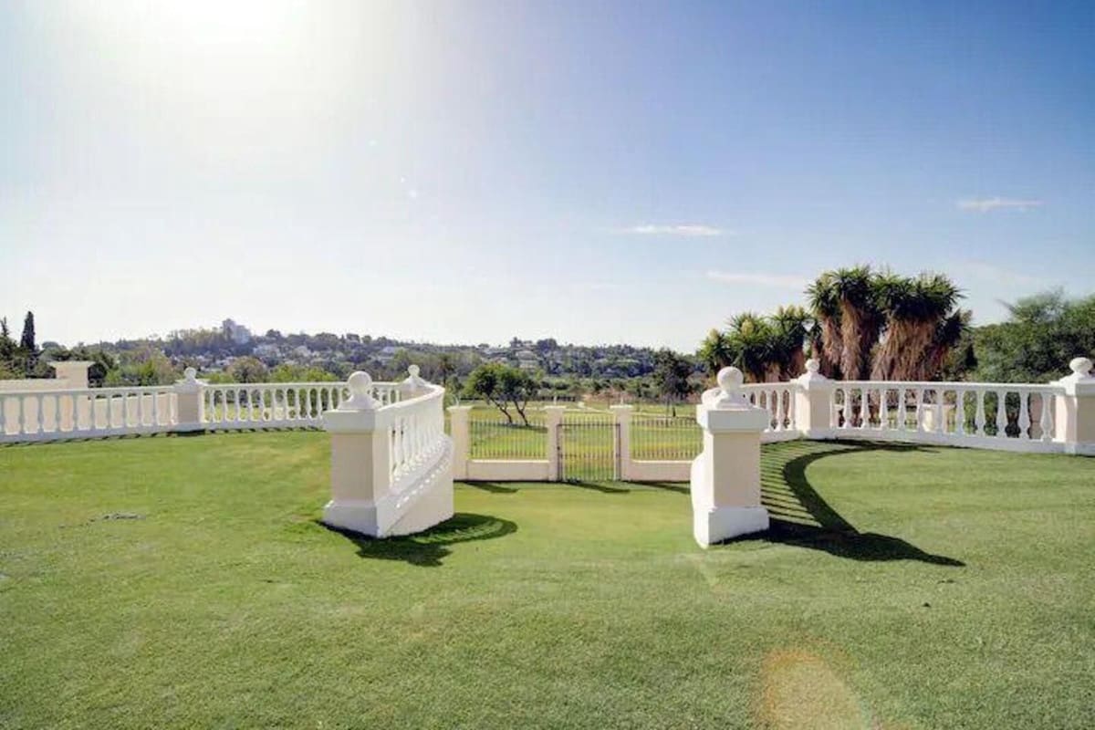 9 slaapkamer Villa voor vakantieverhuur in Benahavis met zwembad garage - € 14.500 (Ref: 9920951)
