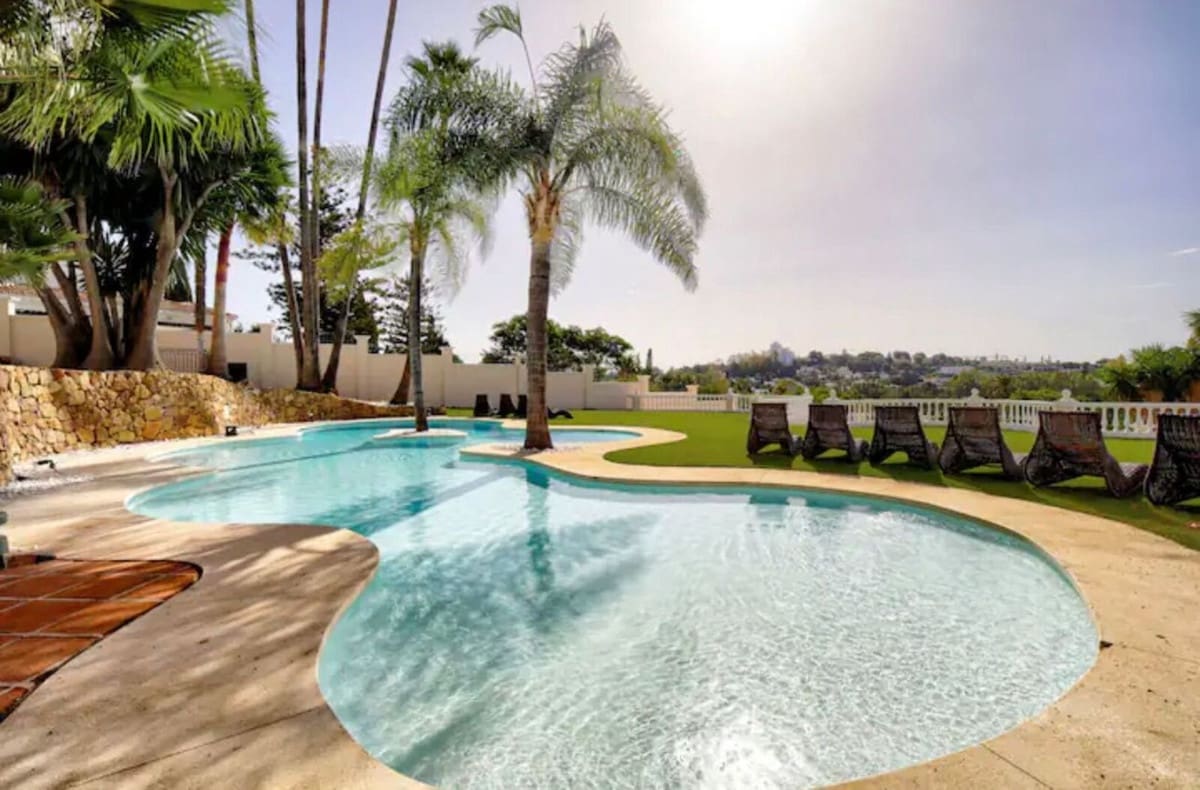 9 slaapkamer Villa voor vakantieverhuur in Benahavis met zwembad garage - € 14.500 (Ref: 9920951)