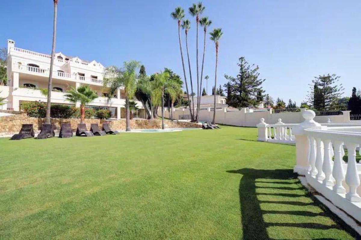 9 slaapkamer Villa voor vakantieverhuur in Benahavis met zwembad garage - € 14.500 (Ref: 9920951)