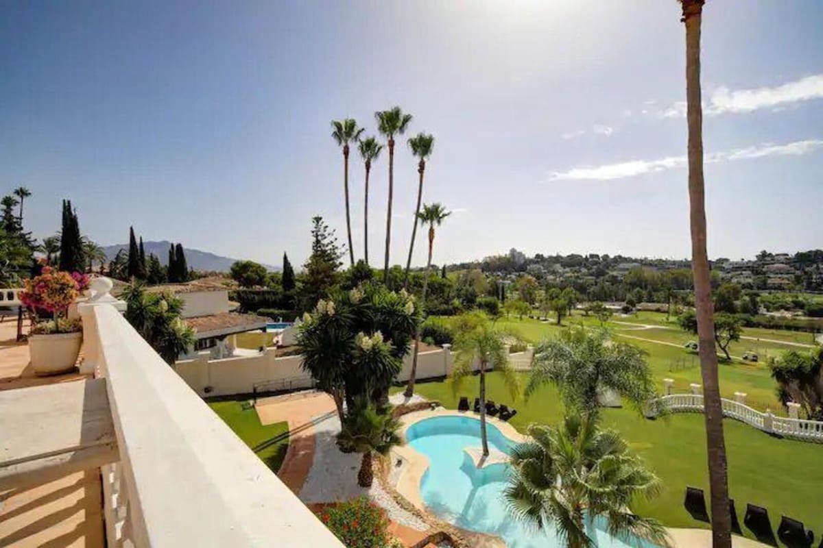 9 slaapkamer Villa voor vakantieverhuur in Benahavis met zwembad garage - € 14.500 (Ref: 9920951)