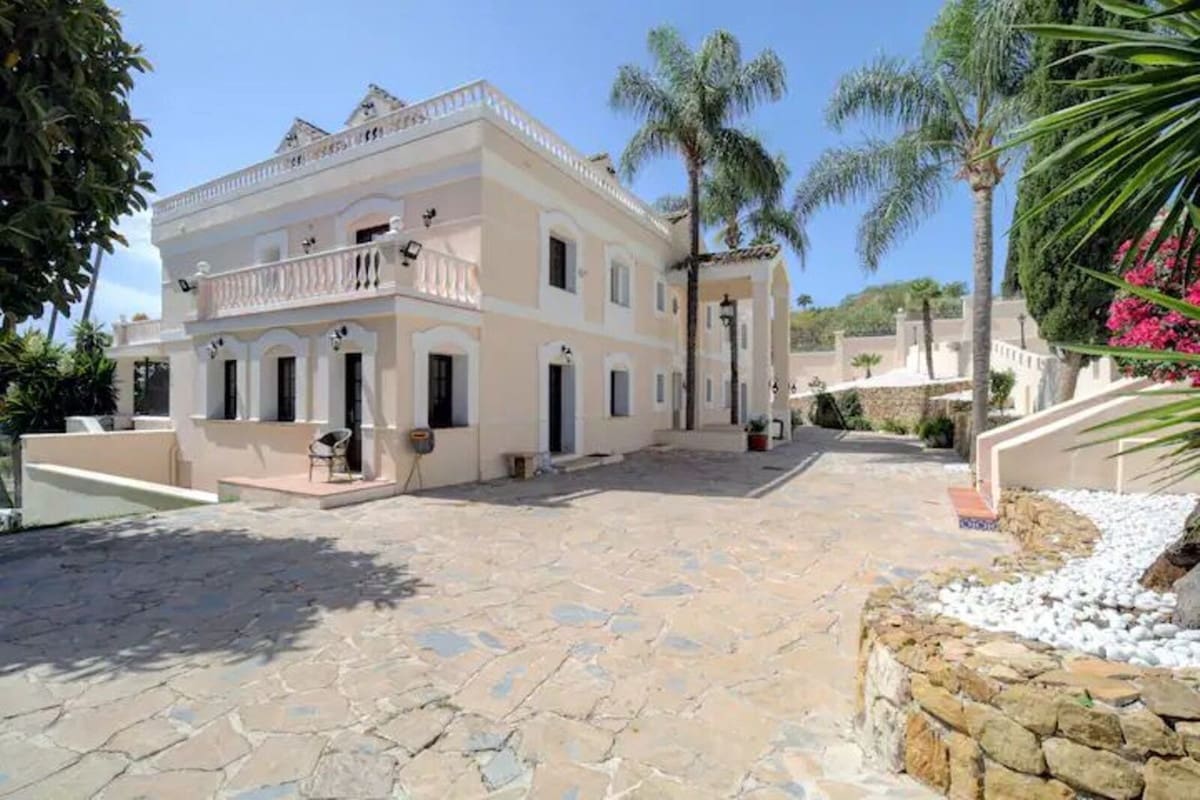 9 slaapkamer Villa voor vakantieverhuur in Benahavis met zwembad garage - € 14.500 (Ref: 9920951)