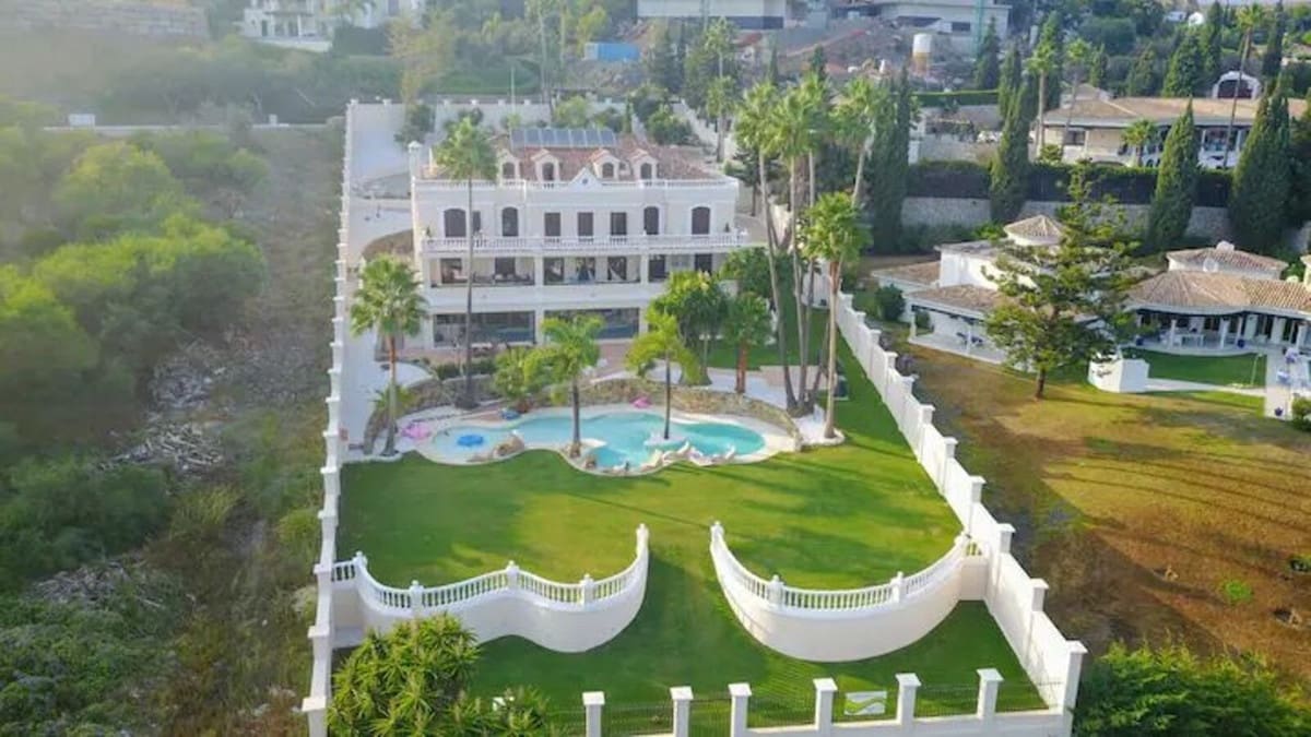 9 slaapkamer Villa voor vakantieverhuur in Benahavis met zwembad garage - € 14.500 (Ref: 9920951)