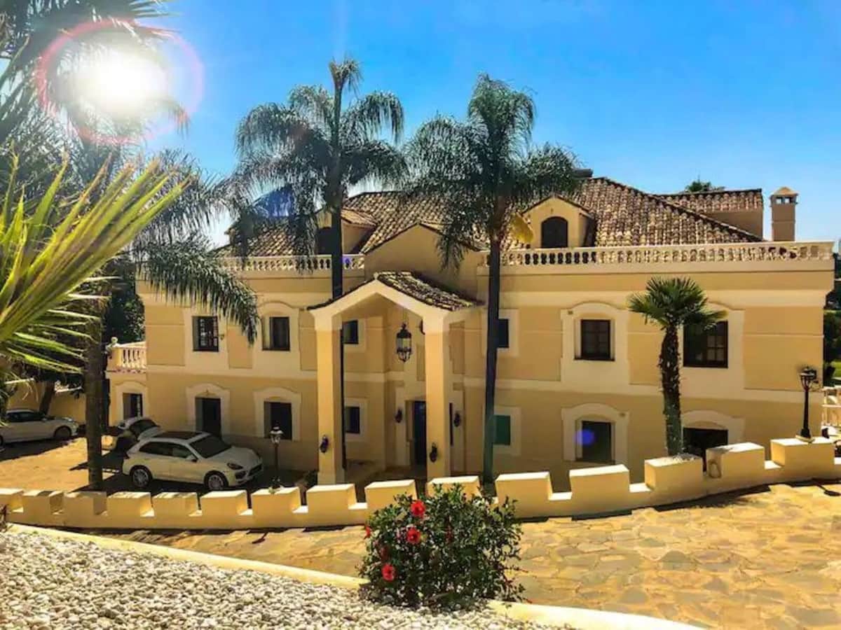 9 slaapkamer Villa voor vakantieverhuur in Benahavis met zwembad garage - € 14.500 (Ref: 9920951)