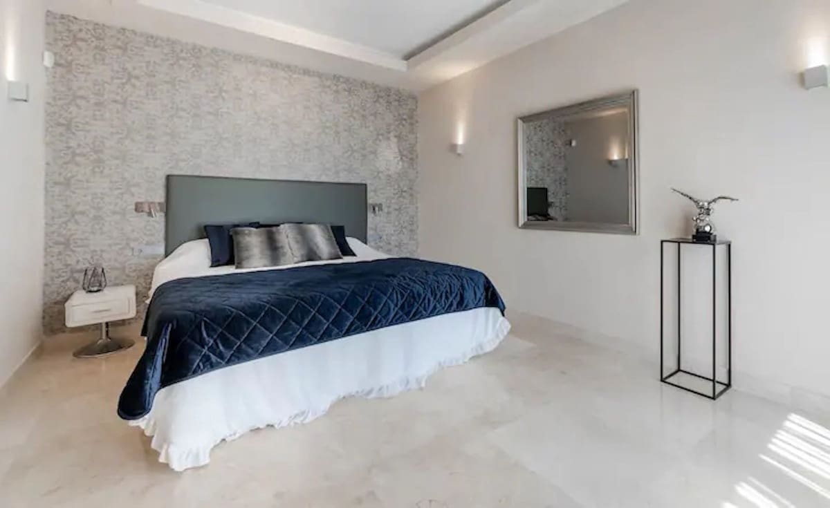 5 bedroom Villa for rent in Benahavis with pool garage - € 16,500 (Ref: 9920953)