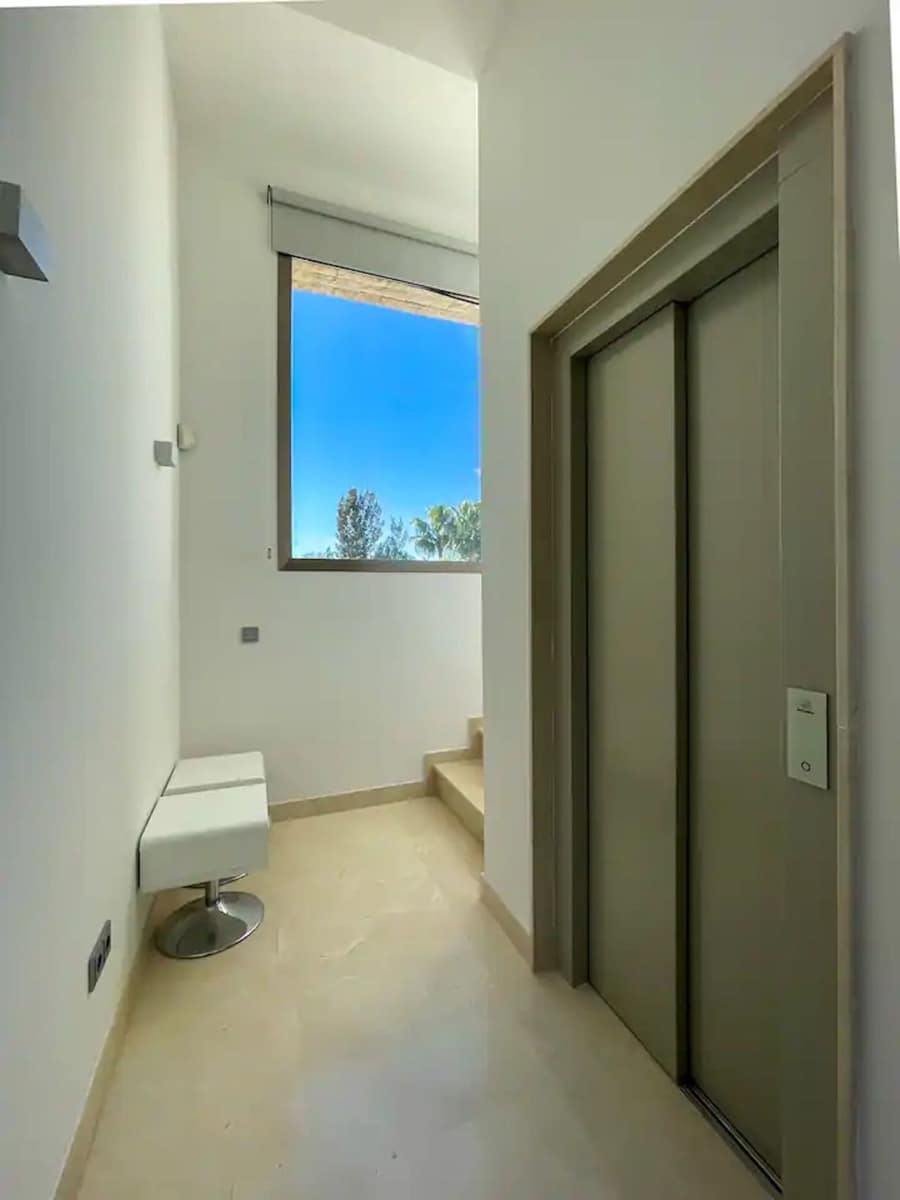 5 bedroom Villa for rent in Benahavis with pool garage - € 16,500 (Ref: 9920953)