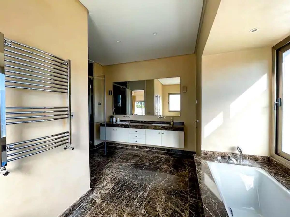 5 bedroom Villa for rent in Benahavis with pool garage - € 16,500 (Ref: 9920953)