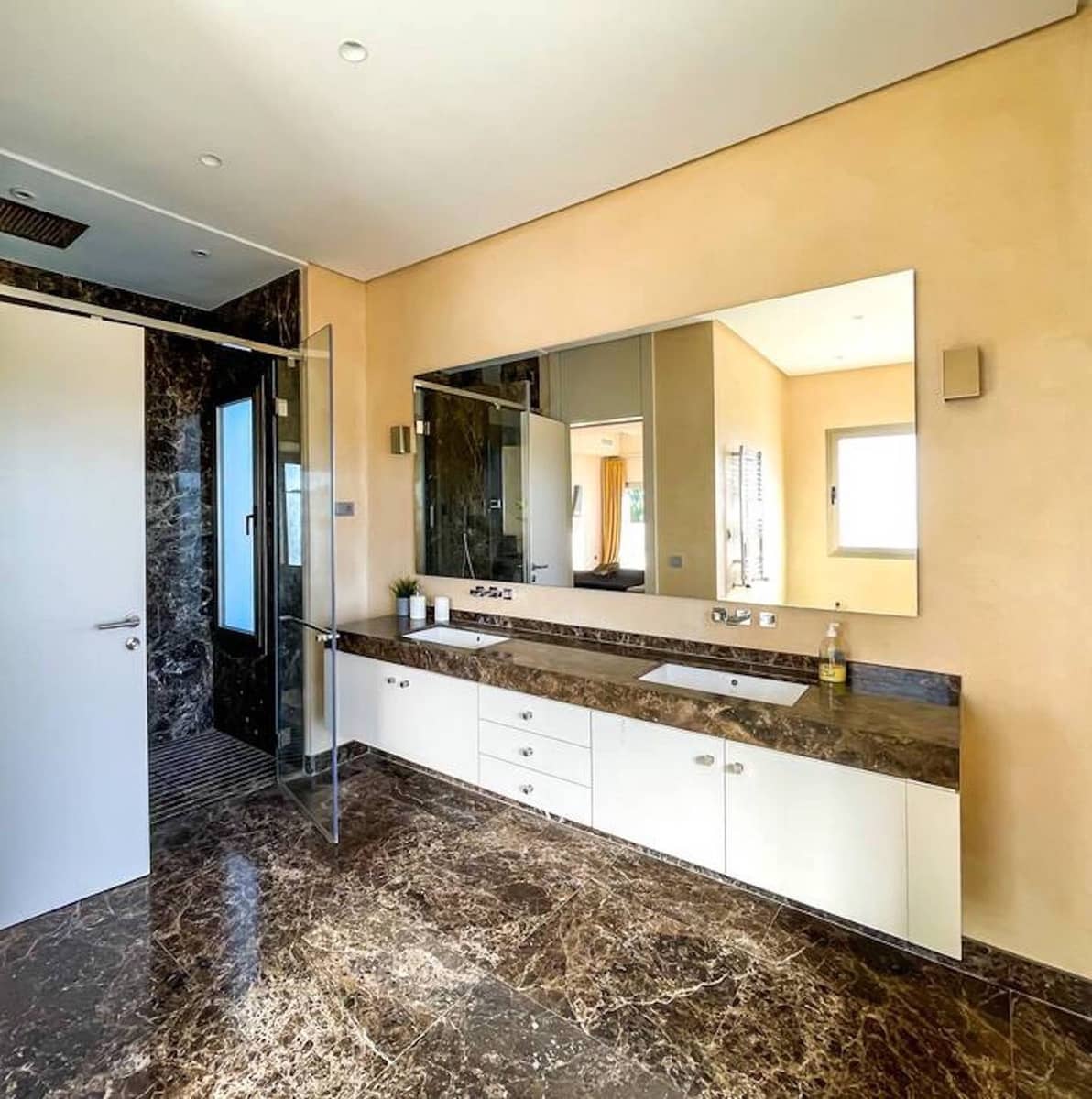 5 bedroom Villa for rent in Benahavis with pool garage - € 16,500 (Ref: 9920953)
