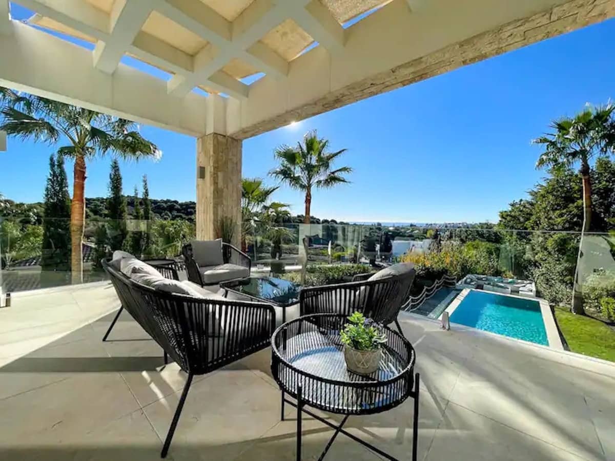 5 bedroom Villa for rent in Benahavis with pool garage - € 16,500 (Ref: 9920953)