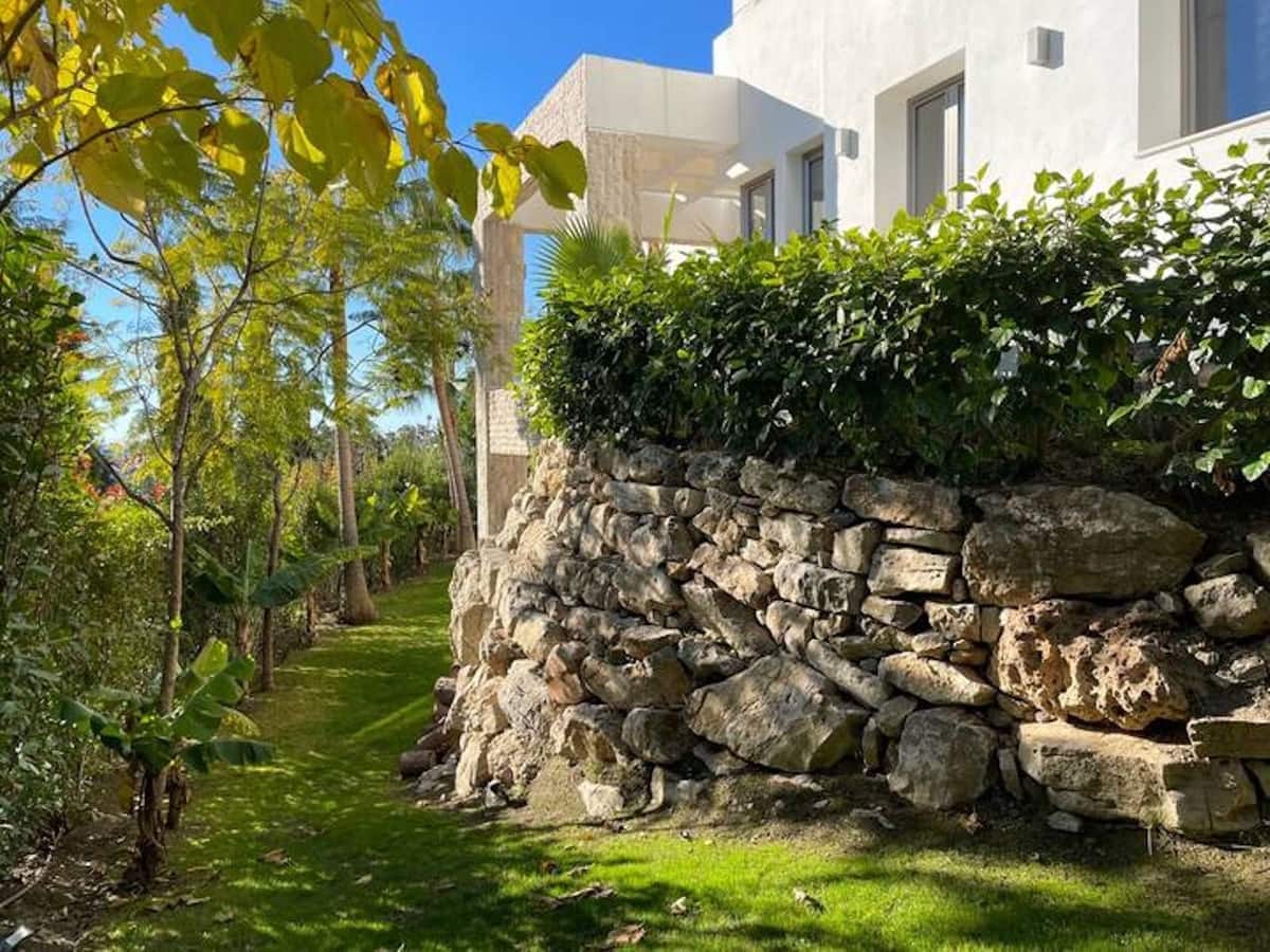 5 bedroom Villa for rent in Benahavis with pool garage - € 16,500 (Ref: 9920953)