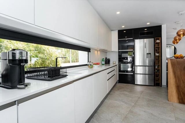 6 slaapkamer Villa voor vakantieverhuur in Nueva Andalucía Centro, Marbella met zwembad garage - € 7.000 (Ref: 9920954)