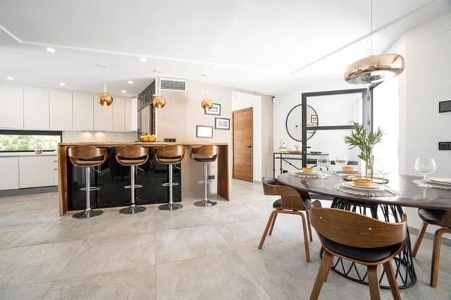 6 slaapkamer Villa voor vakantieverhuur in Nueva Andalucía Centro, Marbella met zwembad garage - € 7.000 (Ref: 9920954)