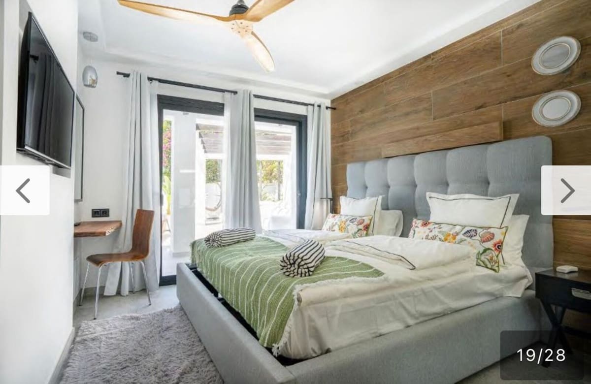 6 slaapkamer Villa voor vakantieverhuur in Nueva Andalucia met zwembad garage - € 7.000 (Ref: 9920954)