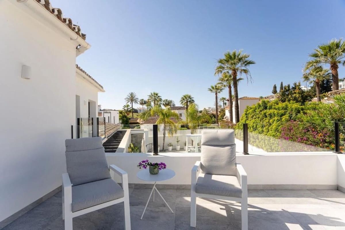 6 slaapkamer Villa voor vakantieverhuur in Nueva Andalucia met zwembad garage - € 7.000 (Ref: 9920954)