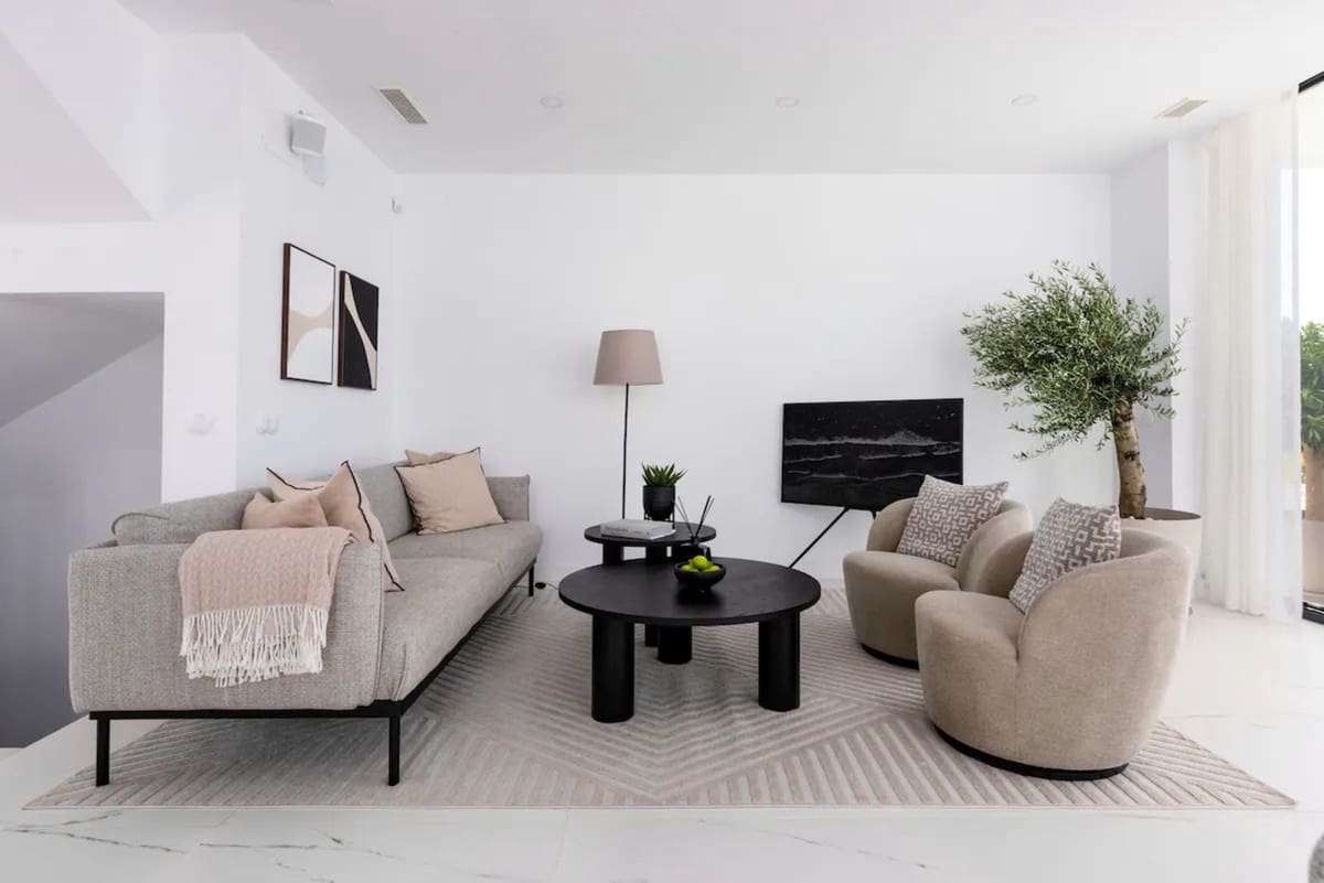 4 sypialnia Willa do wynajęcia w San Roque z basenem garażem - 5 500 € (Ref: 9920955)