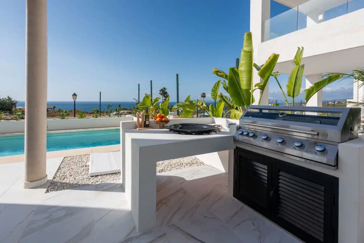 4 sypialnia Willa do wynajęcia w San Roque z basenem garażem - 5 500 € (Ref: 9920955)