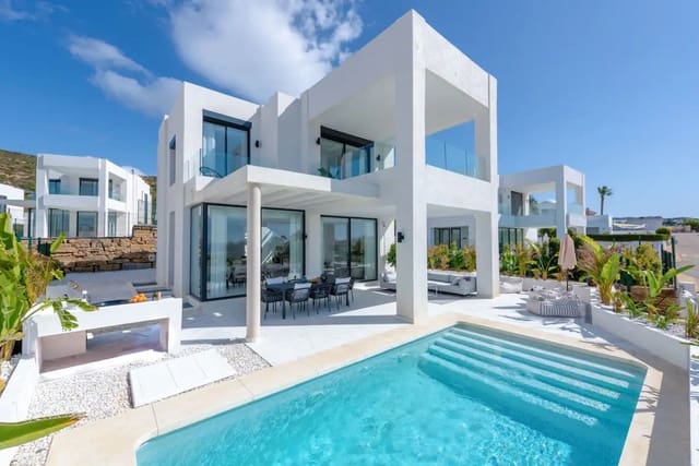 4 sypialnia Willa do wynajęcia w Torreguadiaro - San Diego, San Roque z basenem garażem - 5 500 € (Ref: 9920955)