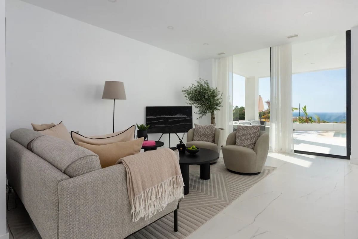 4 sypialnia Willa do wynajęcia w San Roque z basenem garażem - 5 500 € (Ref: 9920955)