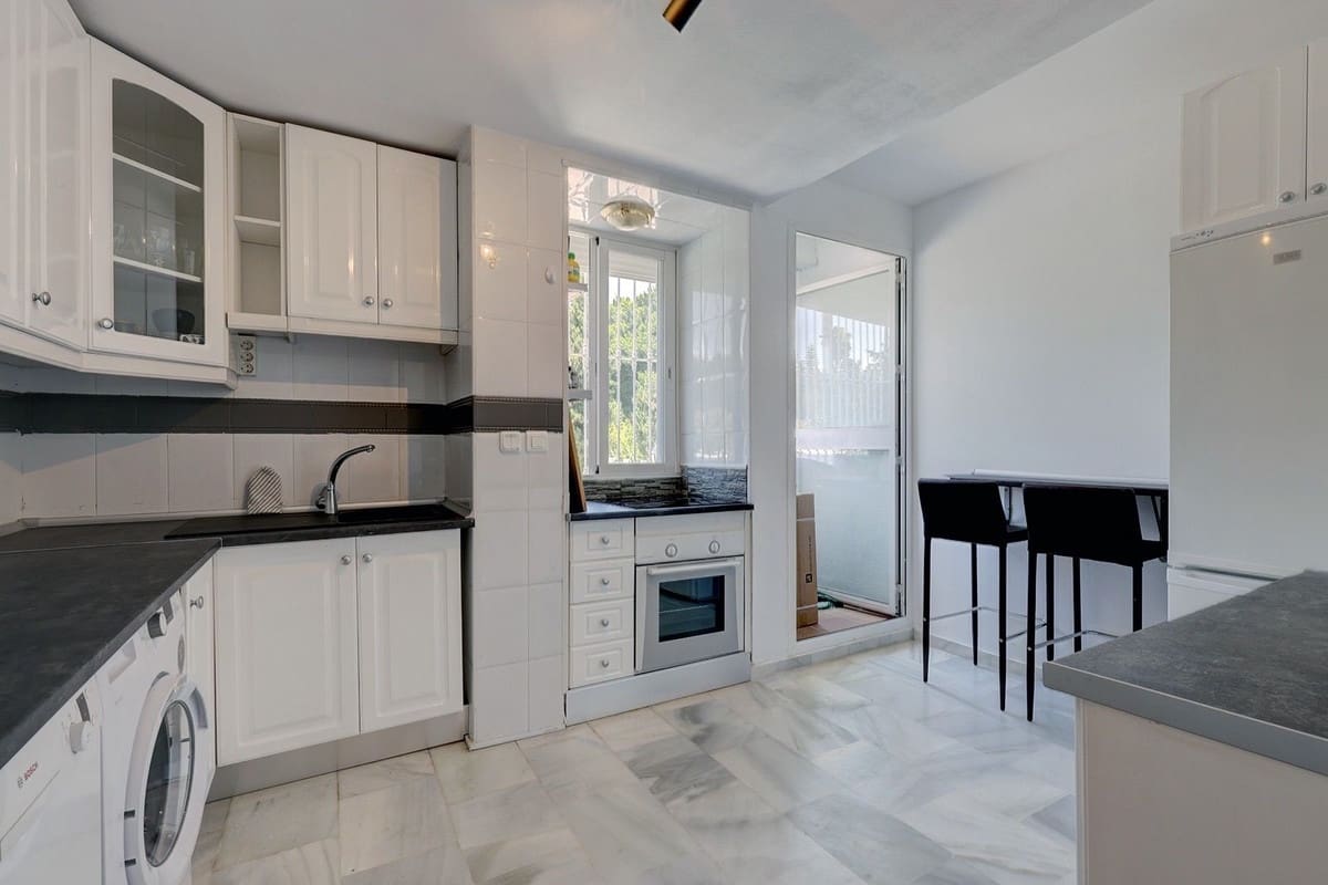 4 slaapkamer Huis te huur in Marbella met zwembad garage - € 2.500 (Ref: 9920957)