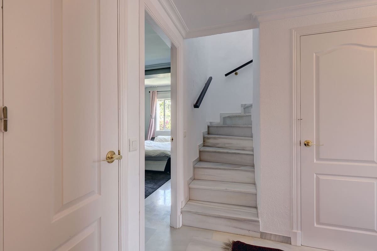 4 slaapkamer Huis te huur in Marbella met zwembad garage - € 2.500 (Ref: 9920957)