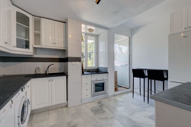 4 slaapkamer Huis te huur in Marbella met zwembad garage - € 2.500 (Ref: 9920957)