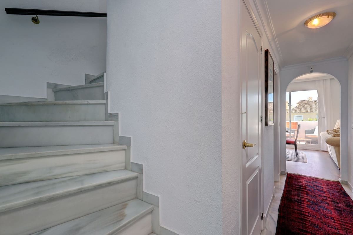 4 slaapkamer Huis te huur in Marbella met zwembad garage - € 2.500 (Ref: 9920957)