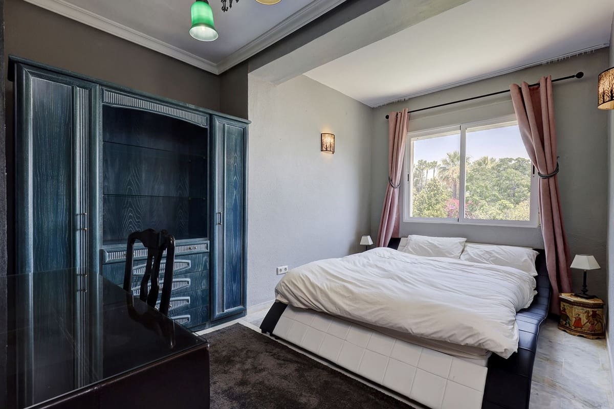 4 slaapkamer Huis te huur in Marbella met zwembad garage - € 2.500 (Ref: 9920957)