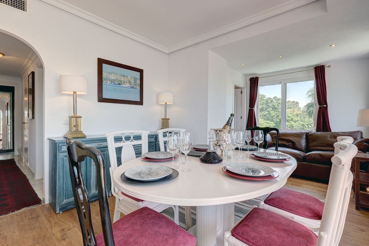 4 slaapkamer Huis te huur in Marbella met zwembad garage - € 2.500 (Ref: 9920957)