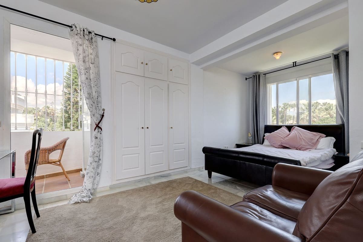 4 slaapkamer Huis te huur in Marbella met zwembad garage - € 2.500 (Ref: 9920957)