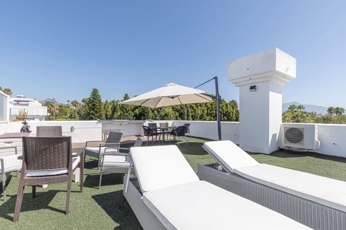 4 slaapkamer Huis te huur in Marbella met zwembad garage - € 2.500 (Ref: 9920957)