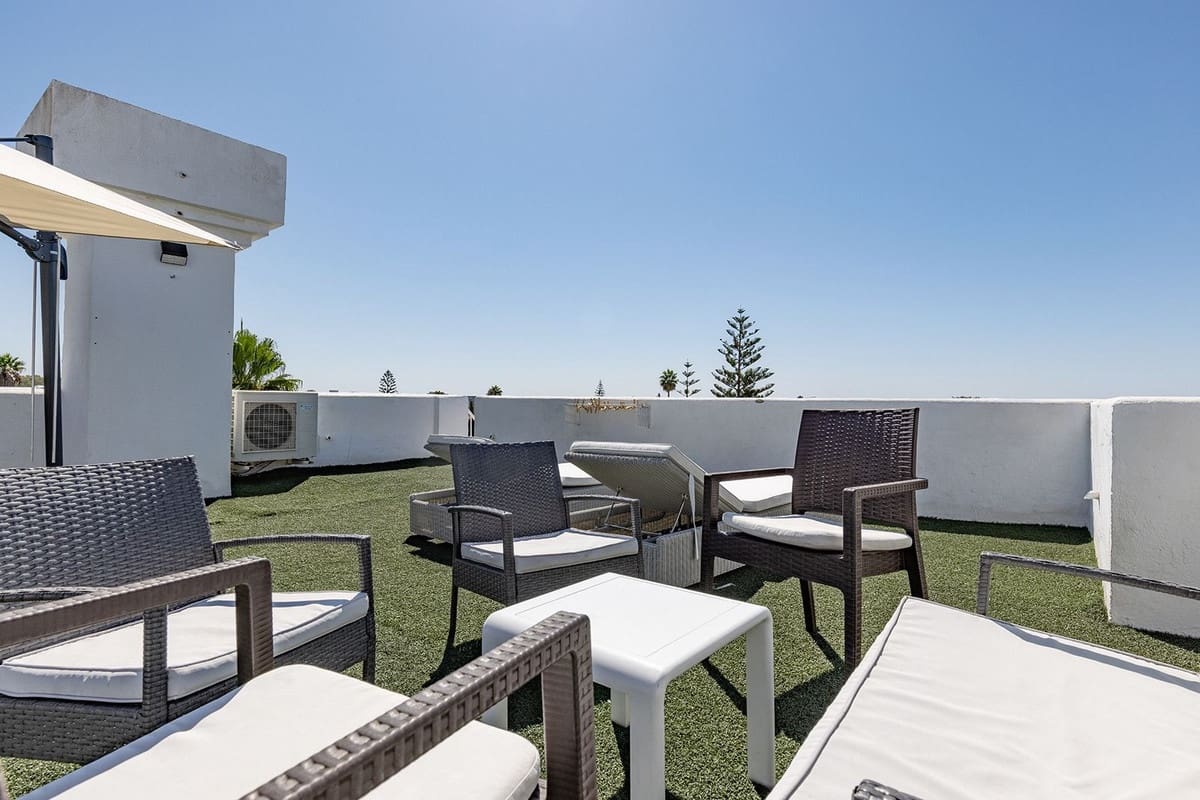 4 slaapkamer Huis te huur in Marbella met zwembad garage - € 2.500 (Ref: 9920957)