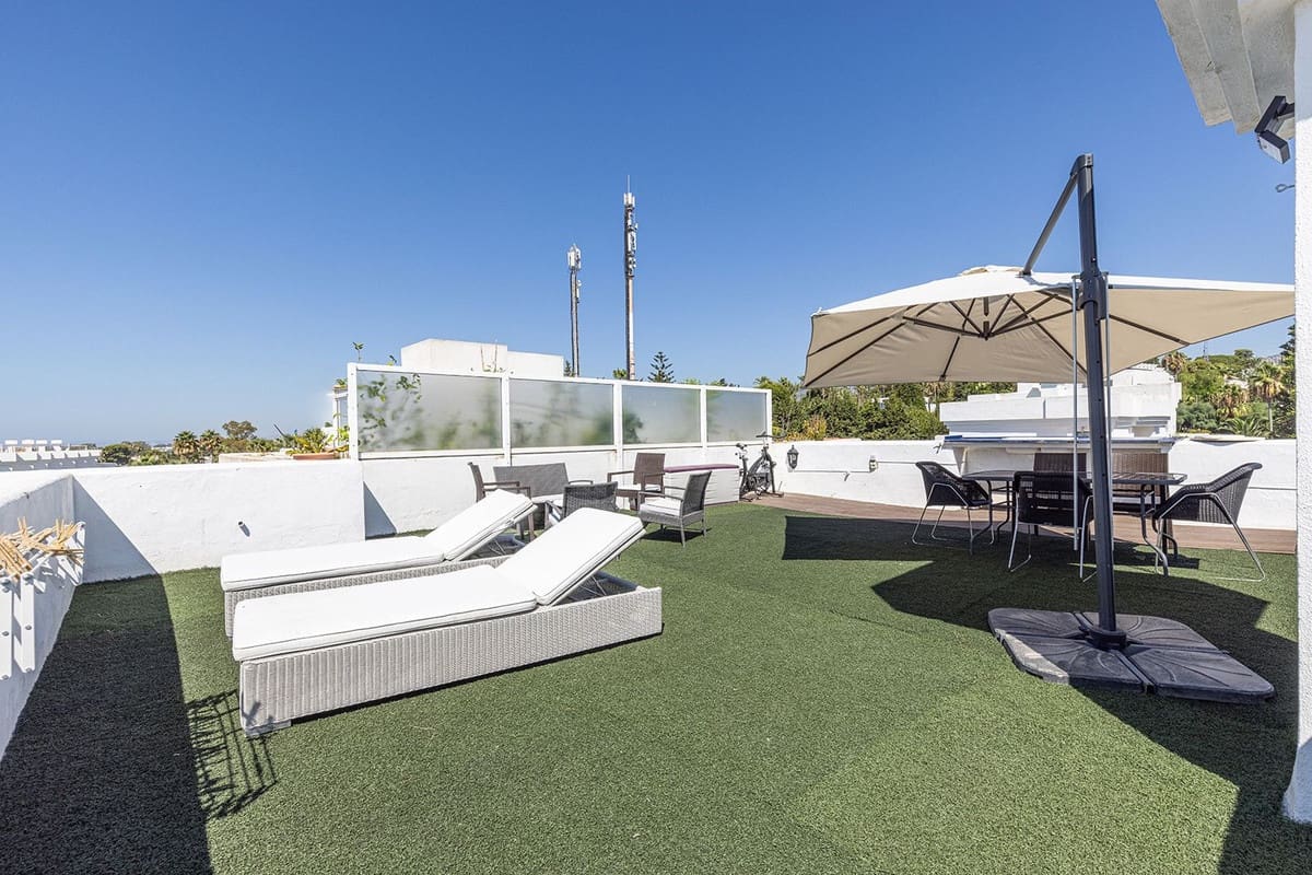 4 slaapkamer Huis te huur in Marbella met zwembad garage - € 2.500 (Ref: 9920957)