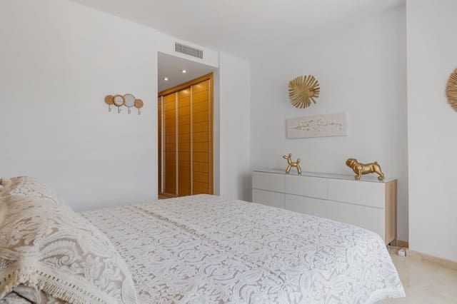 2 sovrum Lägenhet att hyra i La Concha - Resina Golf, Estepona med pool garage - 2 300 € (Ref: 9920958)
