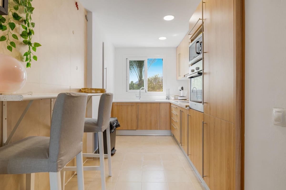 2 sovrum Lägenhet att hyra i Estepona med pool garage - 2 300 € (Ref: 9920958)