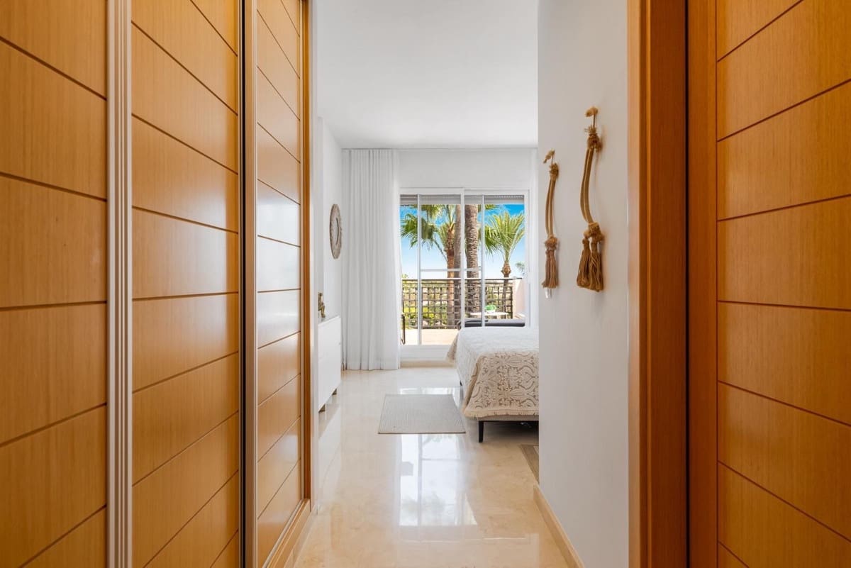 2 sovrum Lägenhet att hyra i Estepona med pool garage - 2 300 € (Ref: 9920958)