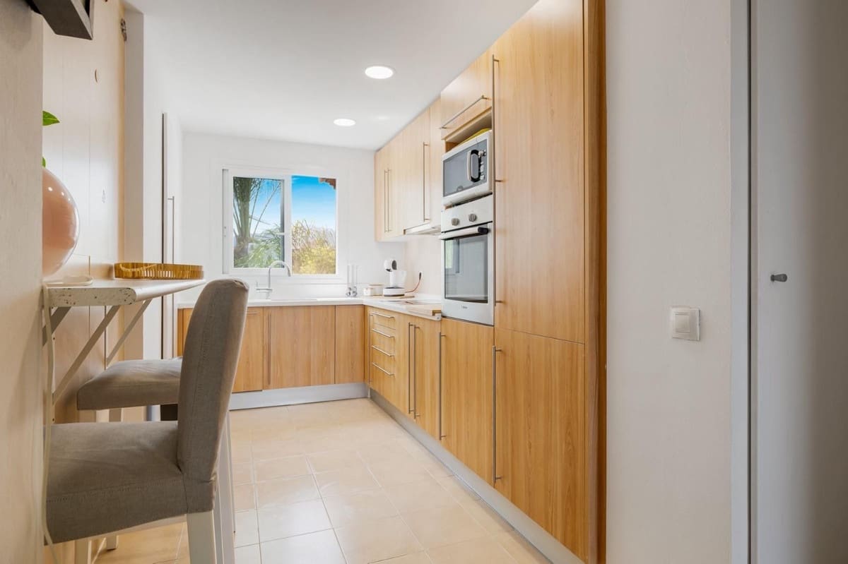 2 sovrum Lägenhet att hyra i Estepona med pool garage - 2 300 € (Ref: 9920958)